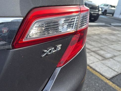 Used 2013 Toyota Camry XLE w/ Leather Pkg image 6
