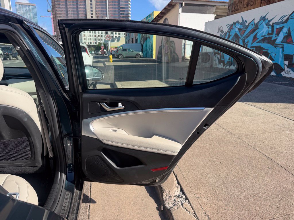 Used 2025 Genesis G70 2.5T RWD image 11