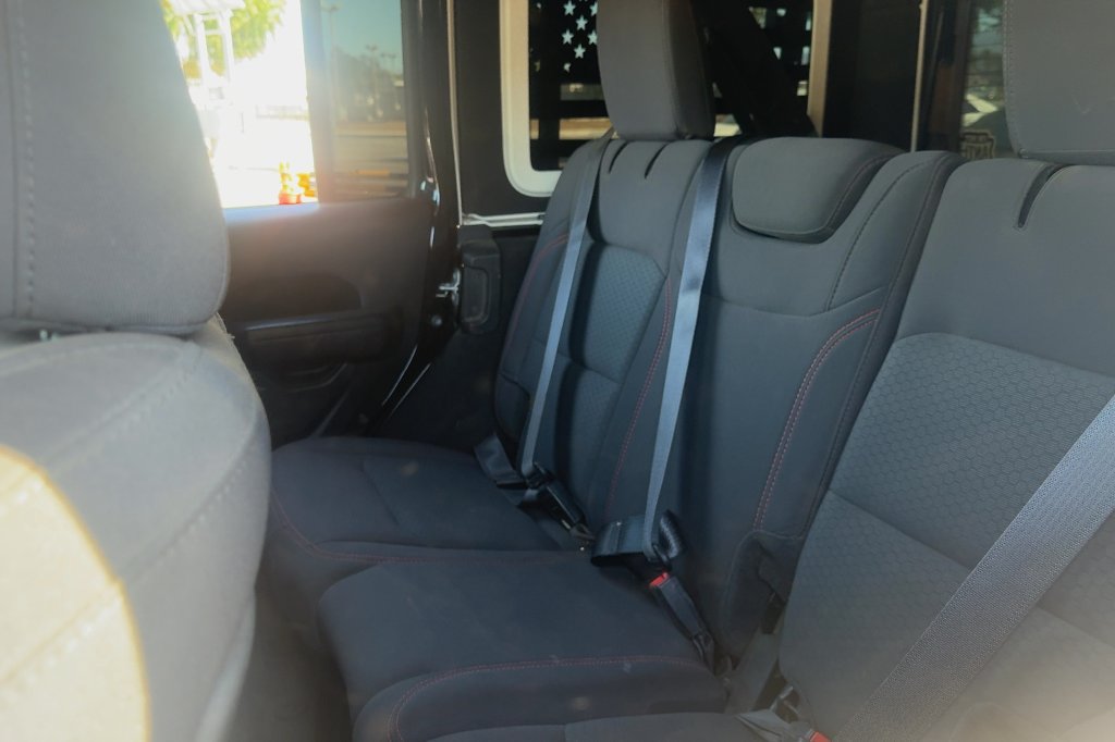 Used 2022 Jeep Wrangler Unlimited Rubicon AWD/4WD image 12