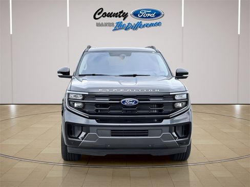 New 2025 Ford Expedition Active image 11