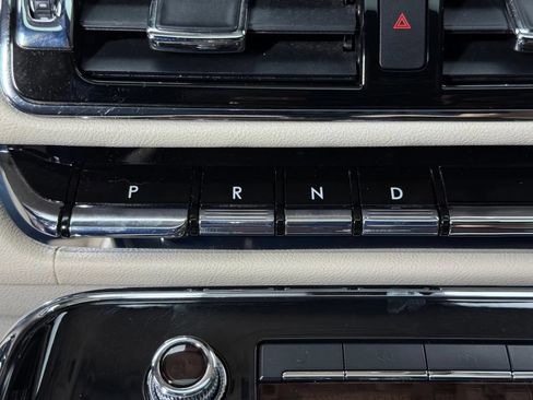 Used 2018 Lincoln Navigator Select AWD/4WD image 40