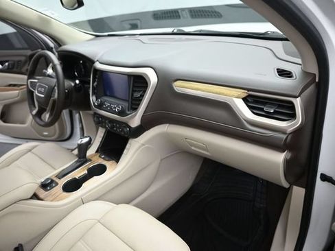 Used 2019 GMC Acadia Denali w/ Technology Package FWD image 30