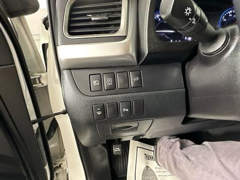 Used 2017 Toyota Highlander Limited w/ Carpet Mat Package AWD/4WD image 18