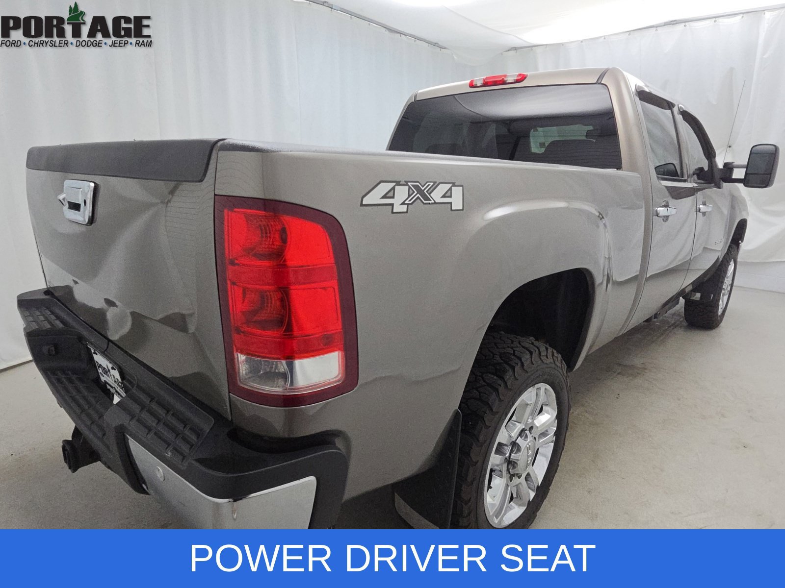 Used 2012 GMC Sierra 2500 SLE w/ SLE Preferred Package AWD/4WD image 7