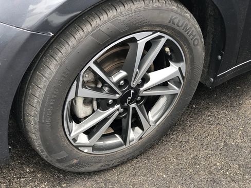 Used 2024 Kia Forte LXS image 2