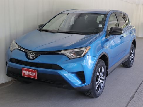 Used 2018 Toyota RAV4 LE w/ All Weather Liner Package AWD/4WD image 20
