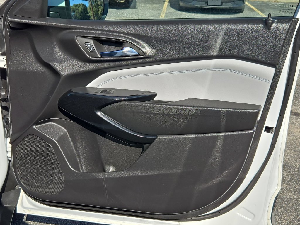 Used 2026 Chevrolet Trax LT FWD image 34
