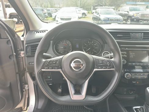 Used 2017 Nissan Rogue Sport SV AWD/4WD image 12