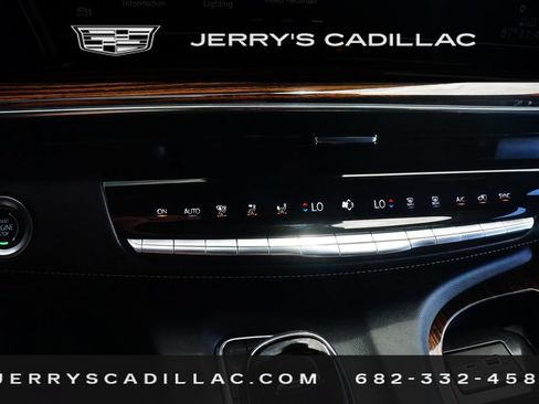Used 2023 Cadillac Escalade Premium Luxury AWD/4WD image 13