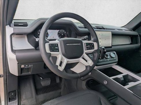 New 2025 Land Rover Defender 90 X-Dynamic SE image 3