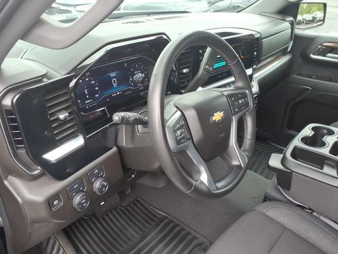 Used 2024 Chevrolet Silverado 1500 LT AWD/4WD image 16