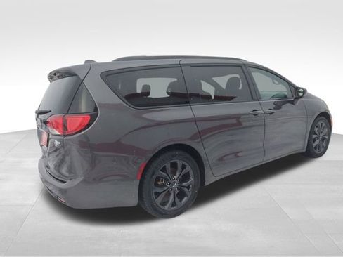 Used 2018 Chrysler Pacifica Touring Plus w/ S Appearance Package image 7