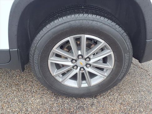 Used 2022 Chevrolet Traverse LT image 25