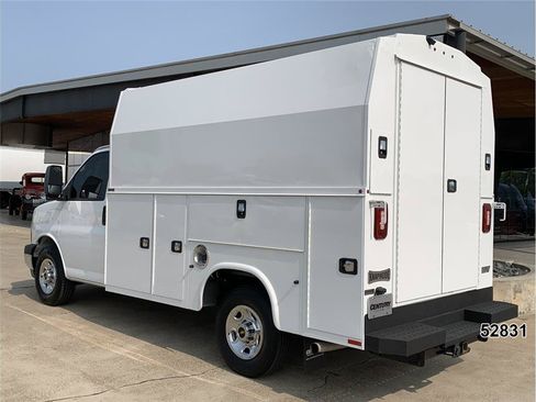 Used 2022 Chevrolet Express 3500 w/ Power Convenience Package RWD image 6