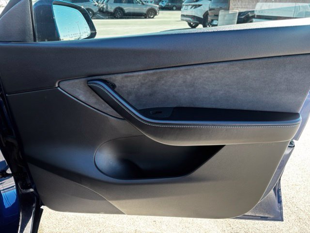 Used 2021 Tesla Model Y Long Range AWD/4WD image 39