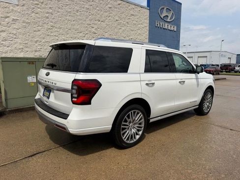 Used 2022 Ford Expedition Platinum AWD/4WD image 3
