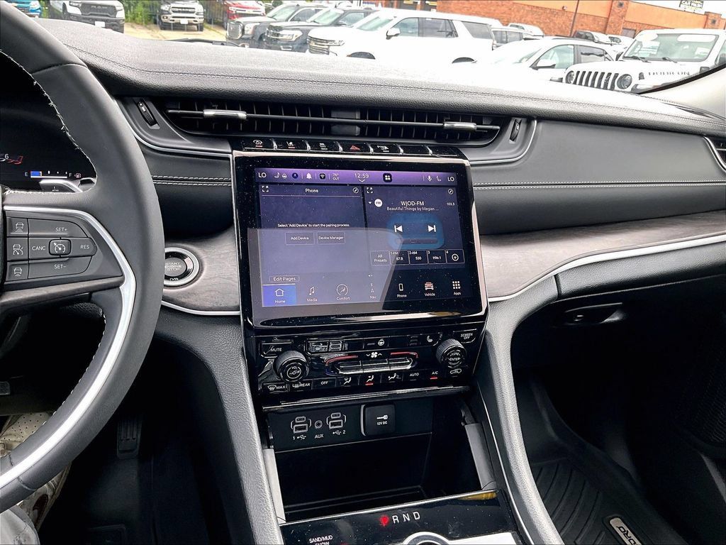 Used 2023 Jeep Grand Cherokee Limited AWD/4WD image 19