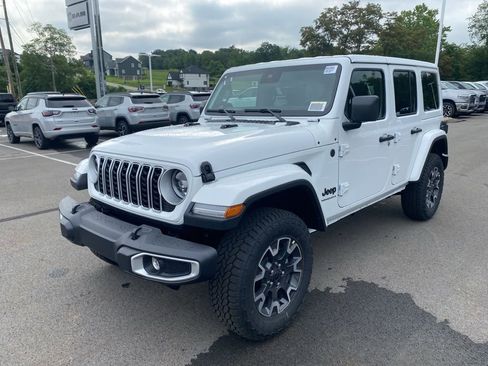 New 2025 Jeep Wrangler Unlimited Sahara w/ Safety Group AWD/4WD image 7