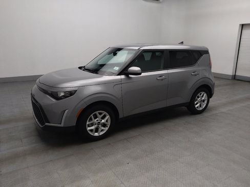 Used 2025 Kia Soul LX w/ LX Technology Package image 2