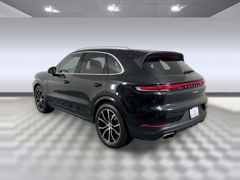 Used 2025 Porsche Cayenne image 3