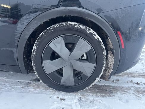 Used 2025 Toyota Prius LE image 10