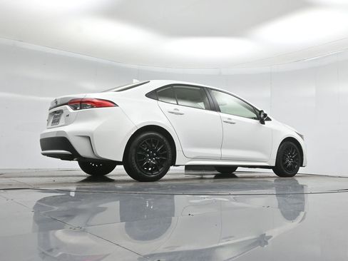 Used 2020 Toyota Corolla LE image 46