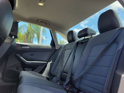 Used 2025 Volkswagen Jetta SE FWD image 9