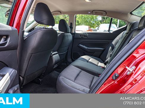Used 2025 Nissan Altima 2.5 SV FWD image 19