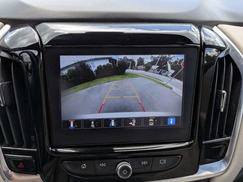Used 2023 Chevrolet Traverse Premier FWD image 41