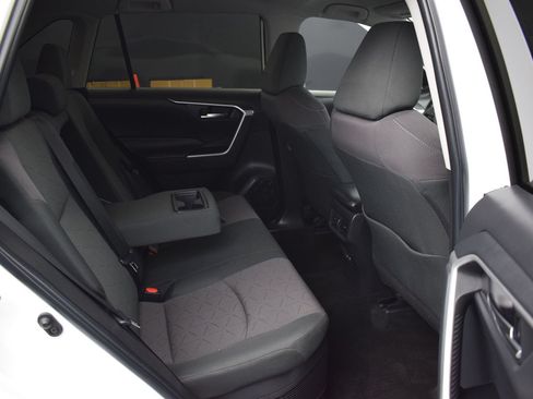 Used 2023 Toyota RAV4 XLE AWD/4WD image 11