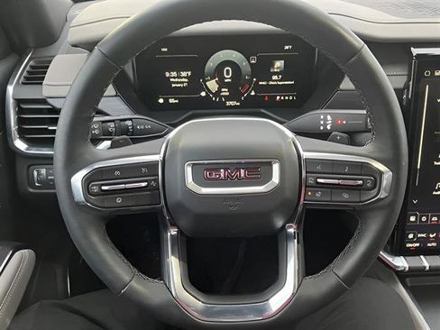 Used 2025 GMC Acadia Elevation w/ Elevation Premium Package image 15