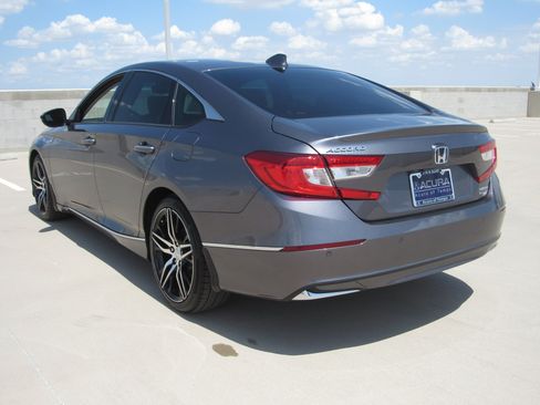 Used 2021 Honda Accord Touring image 6