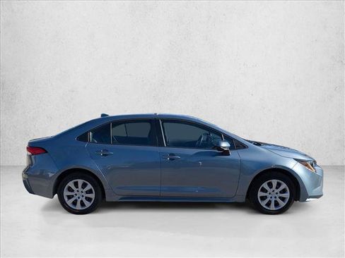 Used 2022 Toyota Corolla LE image 4