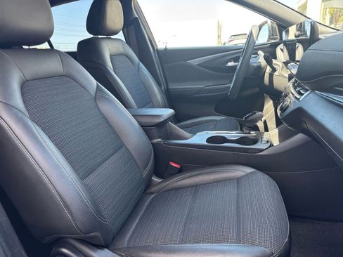 Used 2025 Buick Envista Preferred image 35