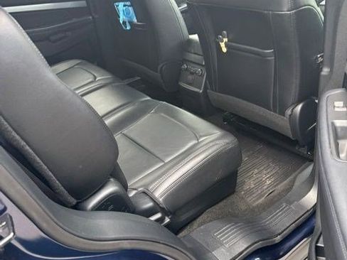 Used 2017 Ford Explorer XLT w/ Equipment Group 202A FWD image 18