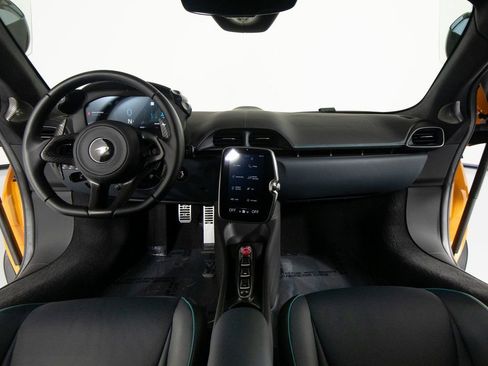 Used 2023 McLaren Artura image 29