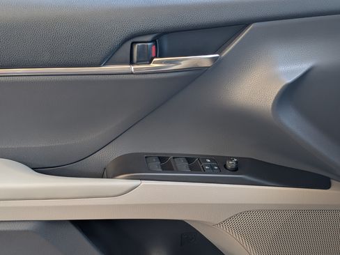 Used 2022 Toyota Camry LE FWD image 15