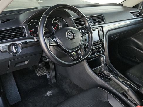 Used 2016 Volkswagen Passat 1.8T SE FWD image 24