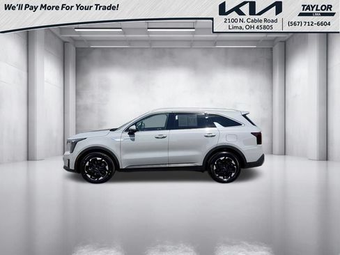 Used 2025 Kia Sorento S FWD image 3