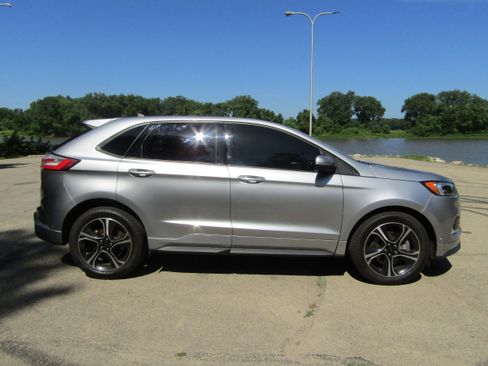 Certified 2022 Ford Edge ST w/ Equipment Group 401A image 7