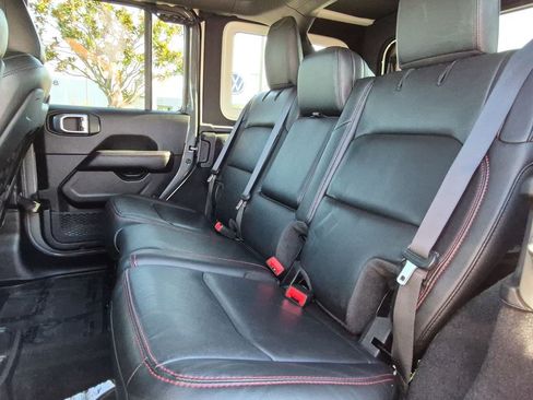 Used 2021 Jeep Wrangler Unlimited Rubicon w/ Xtreme Recon 35" Tire Package AWD/4WD image 22