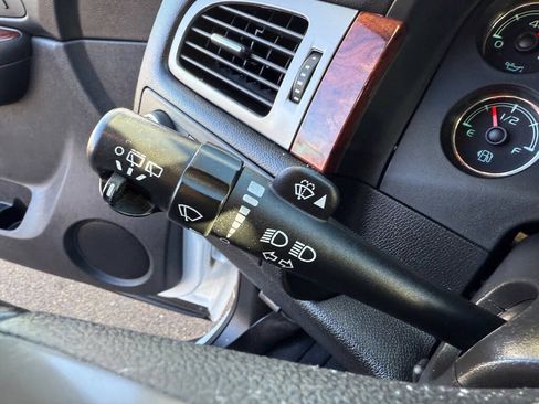 Used 2014 Chevrolet Suburban LT image 33