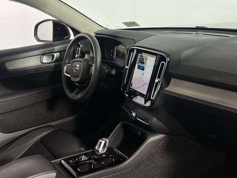 Used 2025 Volvo XC40 B5 Plus image 63