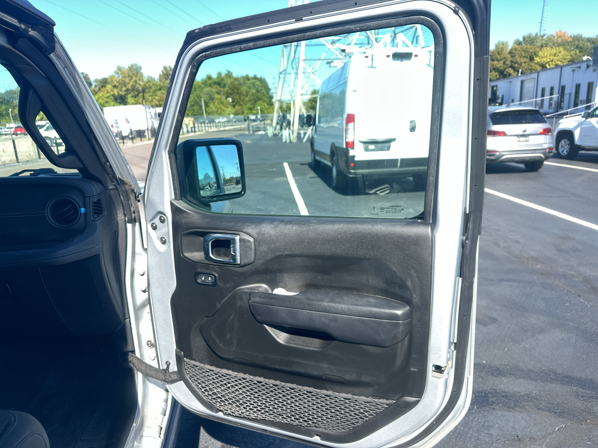 Used 2024 Jeep Wrangler Unlimited Rubicon 4xe w/ Convenience Group AWD/4WD image 16