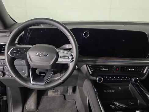 Used 2025 Chevrolet Suburban Z71 AWD/4WD image 10