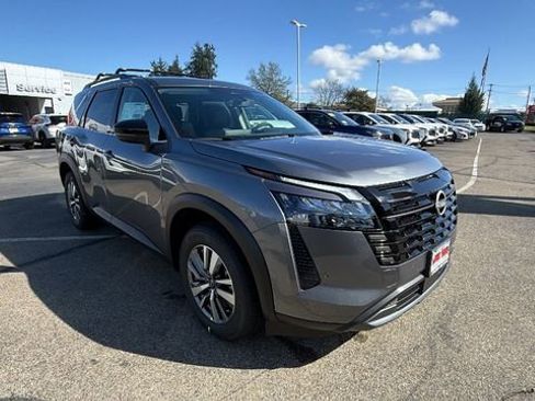 New 2026 Nissan Pathfinder SL image 2