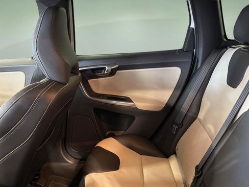 Used 2016 Volvo XC60 T6 AWD/4WD image 18