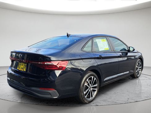 Used 2026 Volkswagen Jetta Sport FWD image 3