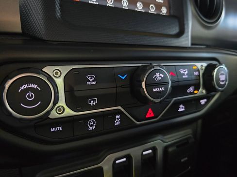 Used 2023 Jeep Wrangler Sport S image 22