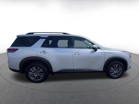 Used 2024 Nissan Pathfinder SV FWD image 16